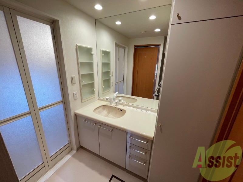 洗面設備　洗面台は独立していて使いやすそうですね。