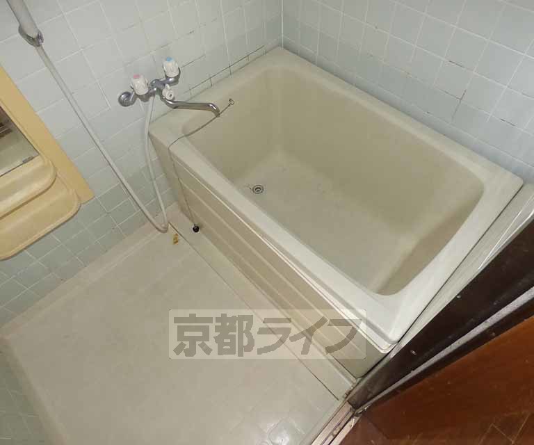 バス・シャワールーム　バスルームです。