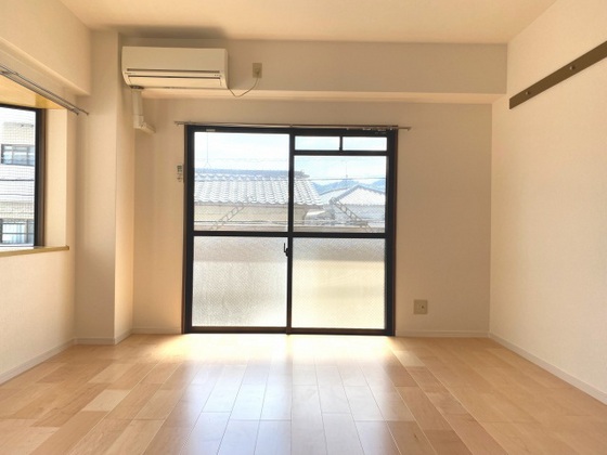 居室・リビング　※別部屋の写真です