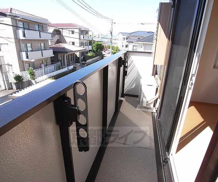 バルコニー　日の当たるバルコニーです。