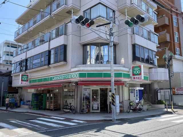 コンビニ　ローソンストア１００（コンビニ）まで506m