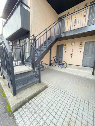 スーパー　リブホール船越店（スーパー）まで689m