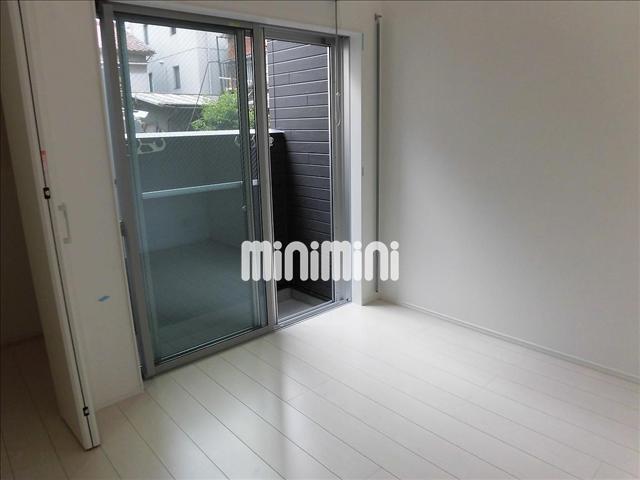 居室・リビング　日当たりのいい洋間