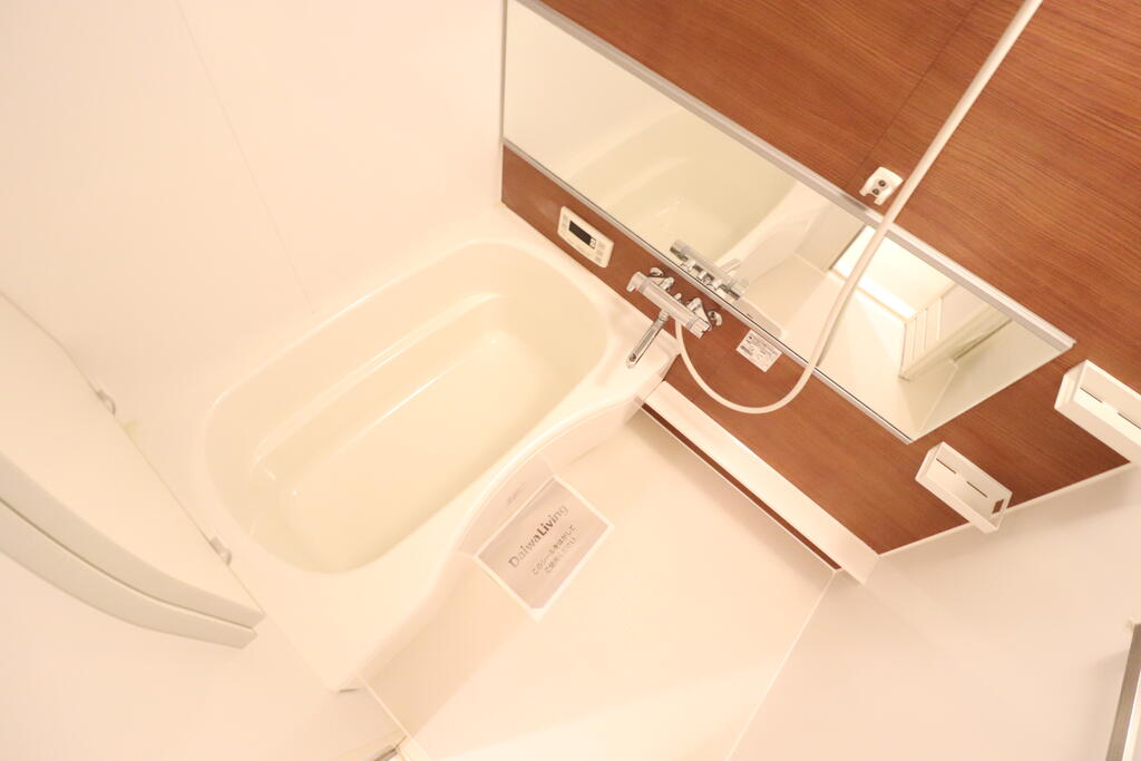 バス・シャワールーム　大きな鏡が嬉しいバスルーム