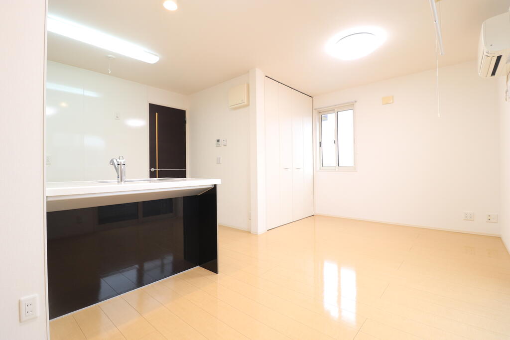 居室・リビング　広くて明るいリビングダイニング