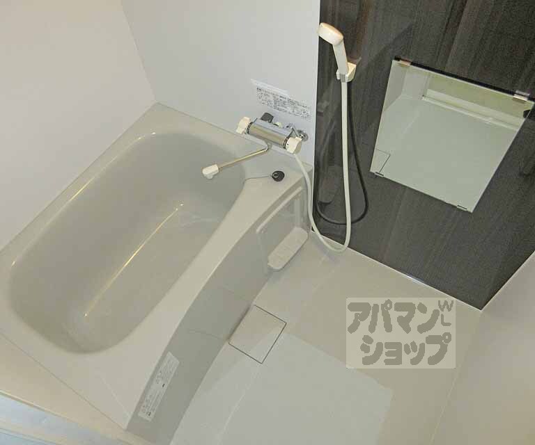バス・シャワールーム　キレイなお風呂で嬉しいですね