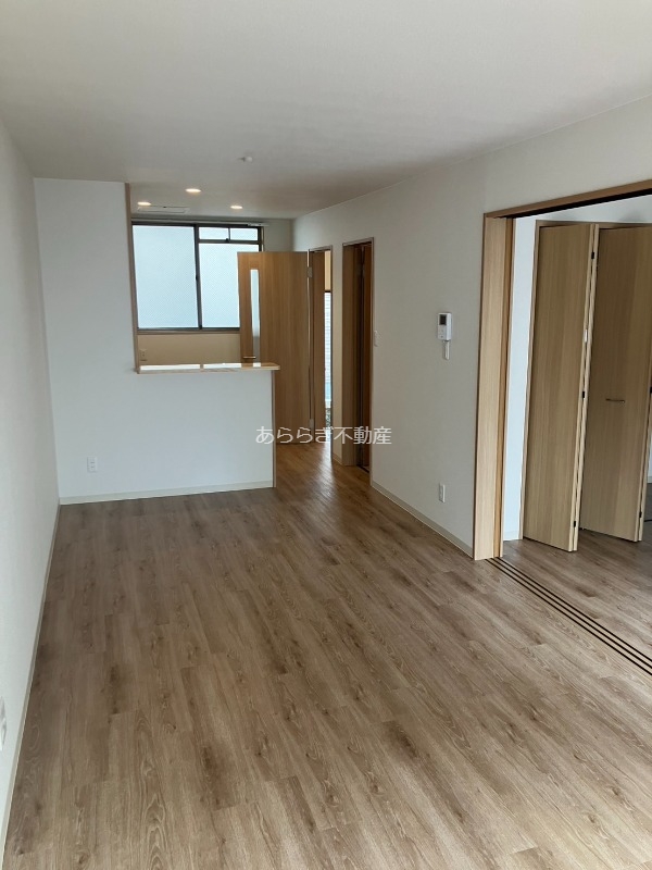 居室・リビング　☆お写真はお部屋違いのものです！現況優先☆