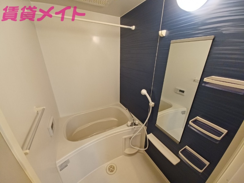 バス・シャワールーム　同型反転参考写真です