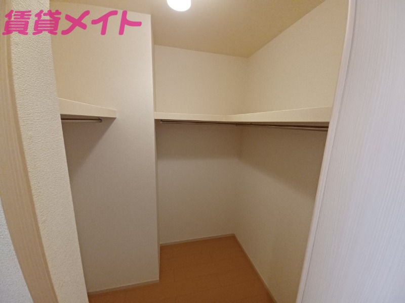 収納　同型反転参考写真です