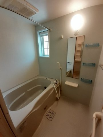 バス・シャワールーム　落ち着いた空間のお風呂です