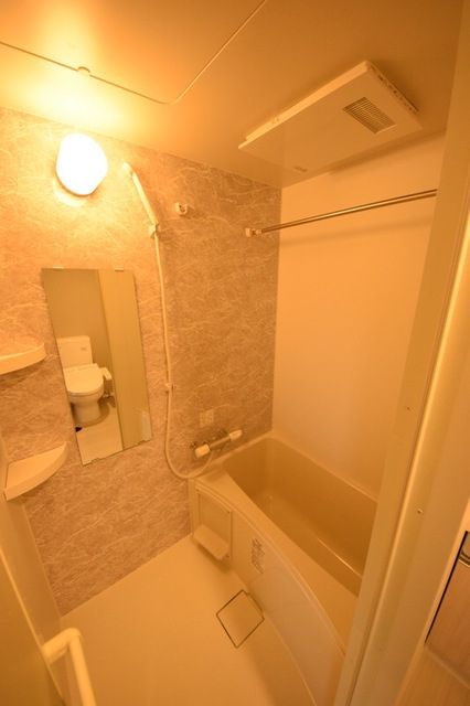 バス・シャワールーム　浴室乾燥機付きバス