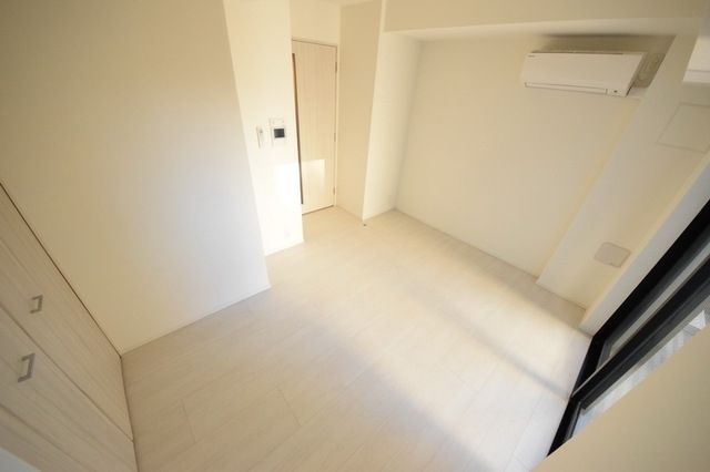 居室・リビング　白が基調の明るいお部屋です