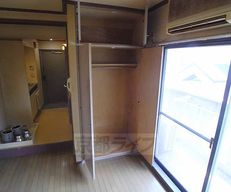 収納　単身の方では充分な収納スペースです。