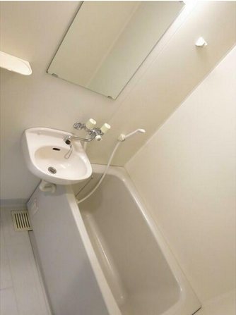 バス・シャワールーム　別号室の参考写真となります