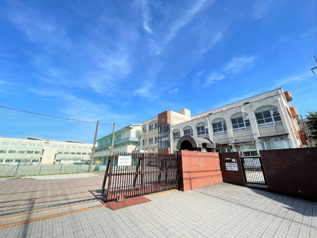 小学校　名古屋市立松栄小学校（小学校）まで612m