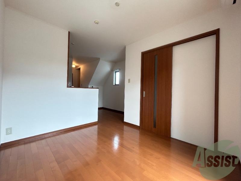 居室・リビング　きれいなＤＫが広がっていて居心地が良さそうですね。