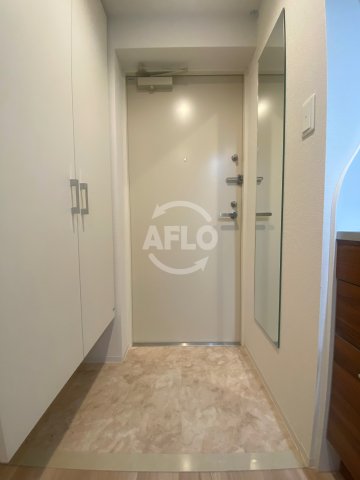 玄関　セレニテ本町リアン　玄関