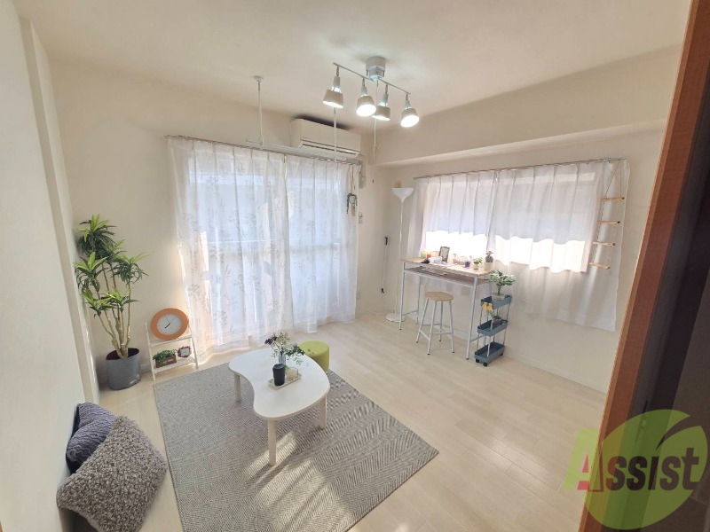 その他部屋・スペース　別の角度から洋室を撮影しました。落ち着きのある空間です。