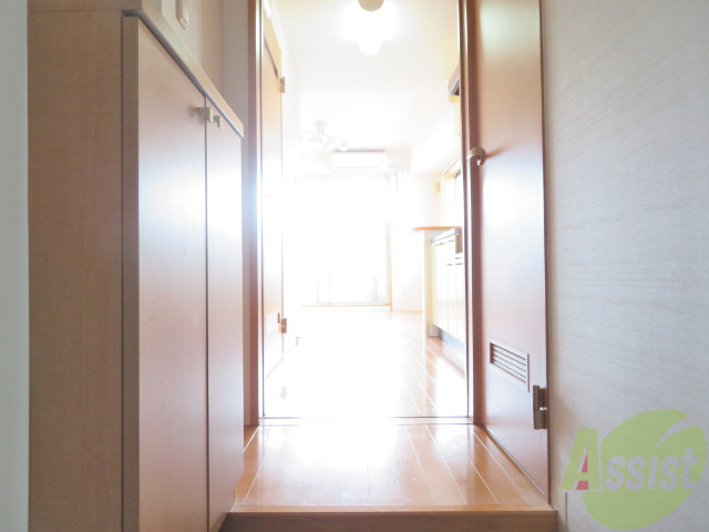 玄関　玄関の様子です。明るい印象ですね。気分もあがりそう。