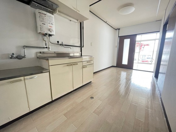 居室・リビング　※別号室の写真です