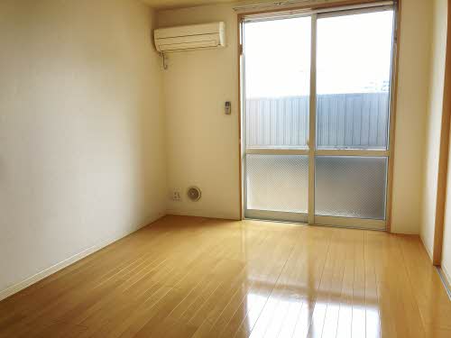 居室・リビング　同物件別号室