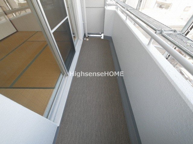 バルコニー　バルコニーからの眺めを楽しみながら食事をしませんか