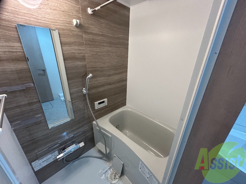 バス・シャワールーム　設備の優れた浴室です。湯船に浸かって一日の疲れを取りましょう