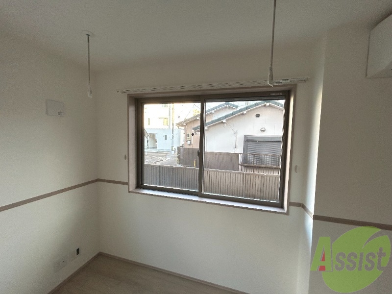 バルコニー　ベランダはございませんが、室内物干しが付いております。