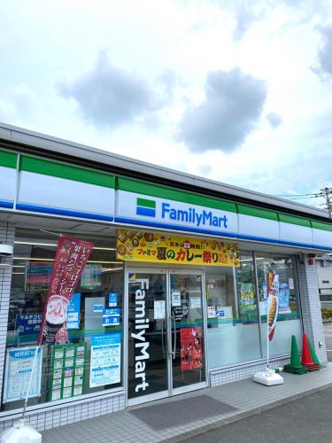 コンビニ　ファミリーマート 富士まつもと店（コンビニ）まで555m