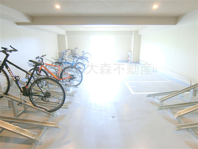 その他共有部分　屋根付きラック式の駐輪場