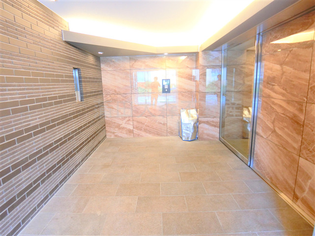 エントランス　防犯カメラTVモニター付オートロック宅配BOXメールBOX管