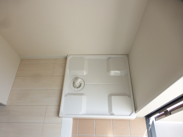その他　室内洗濯機置場　（防水パン付）