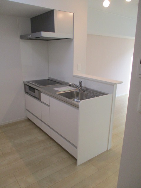 キッチン　料理の幅も広がるグリル付ＩＨ３口システムキッチン