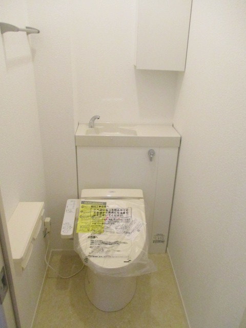 トイレ　嬉しい温水洗浄暖房便座