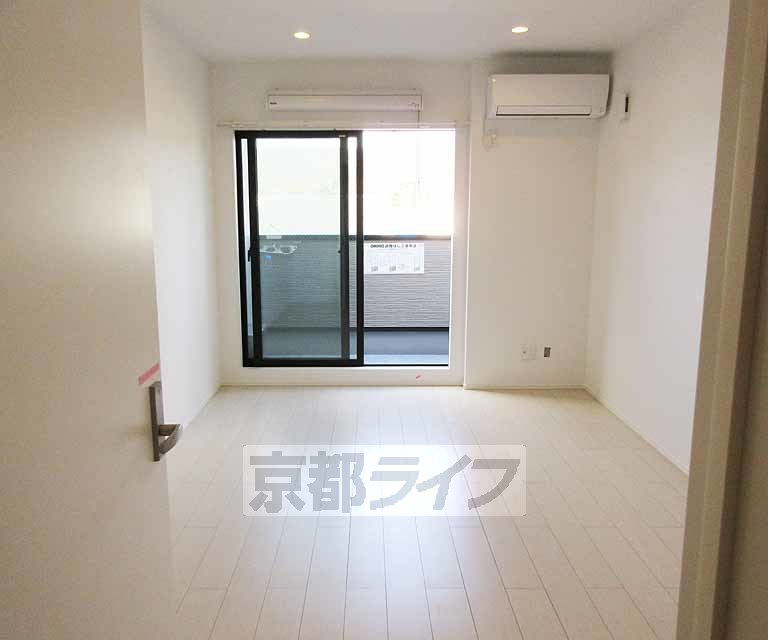 居室・リビング　とっても広々！明るく開放的な洋室７帖です