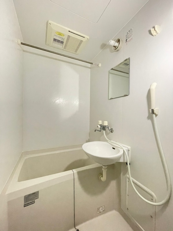 バス・シャワールーム　※別部屋参考写真