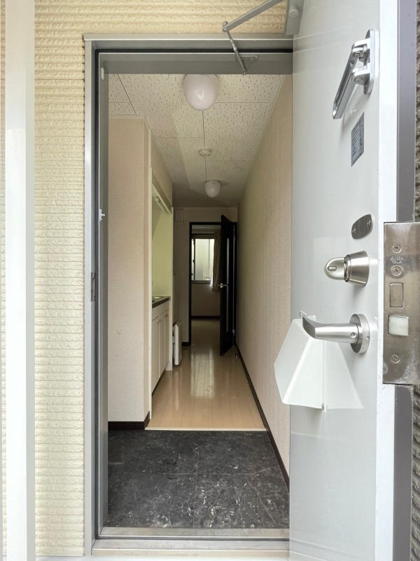 玄関　※別部屋参考写真