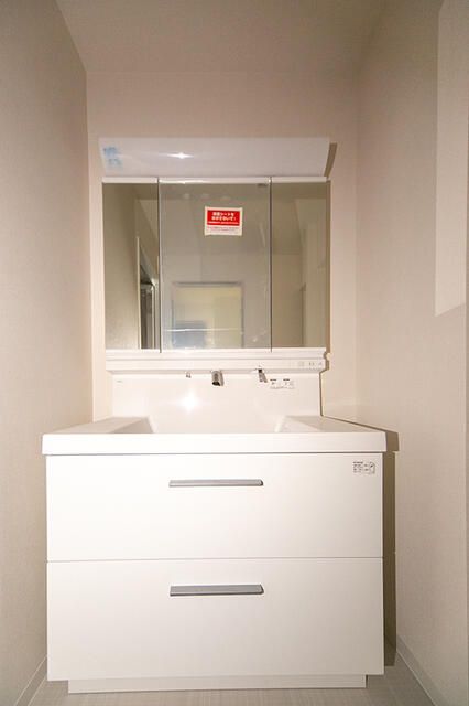 洗面設備　スペースが確保できる洗面所です