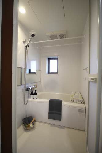 バス・シャワールーム　※家具・備品は契約に含まれません。