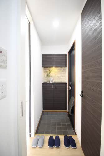 玄関　※家具・備品は契約に含まれません。