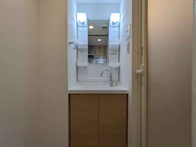 洗面設備　朝の支度にも助かる、独立の洗髪洗面化粧台