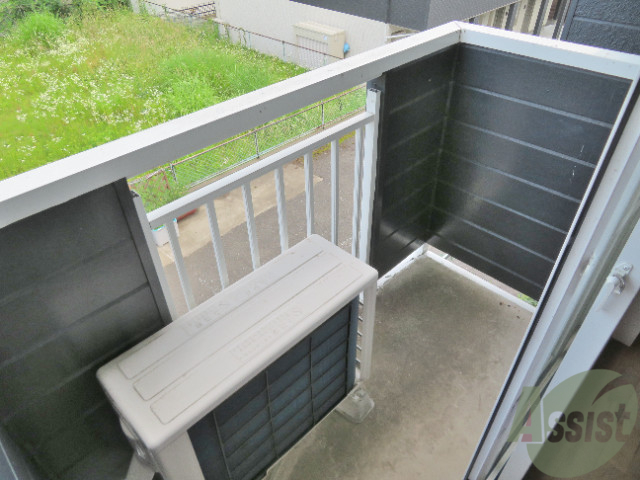 バルコニー　バルコニーがあるので洗濯物も外に干しやすい。