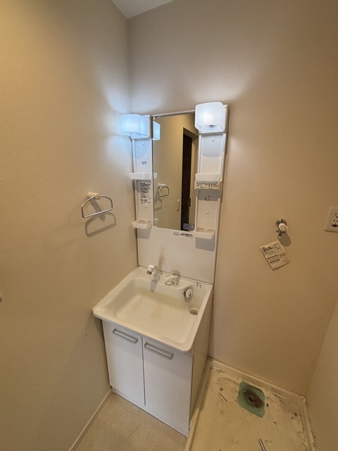 洗面設備　※クリーニング前写真