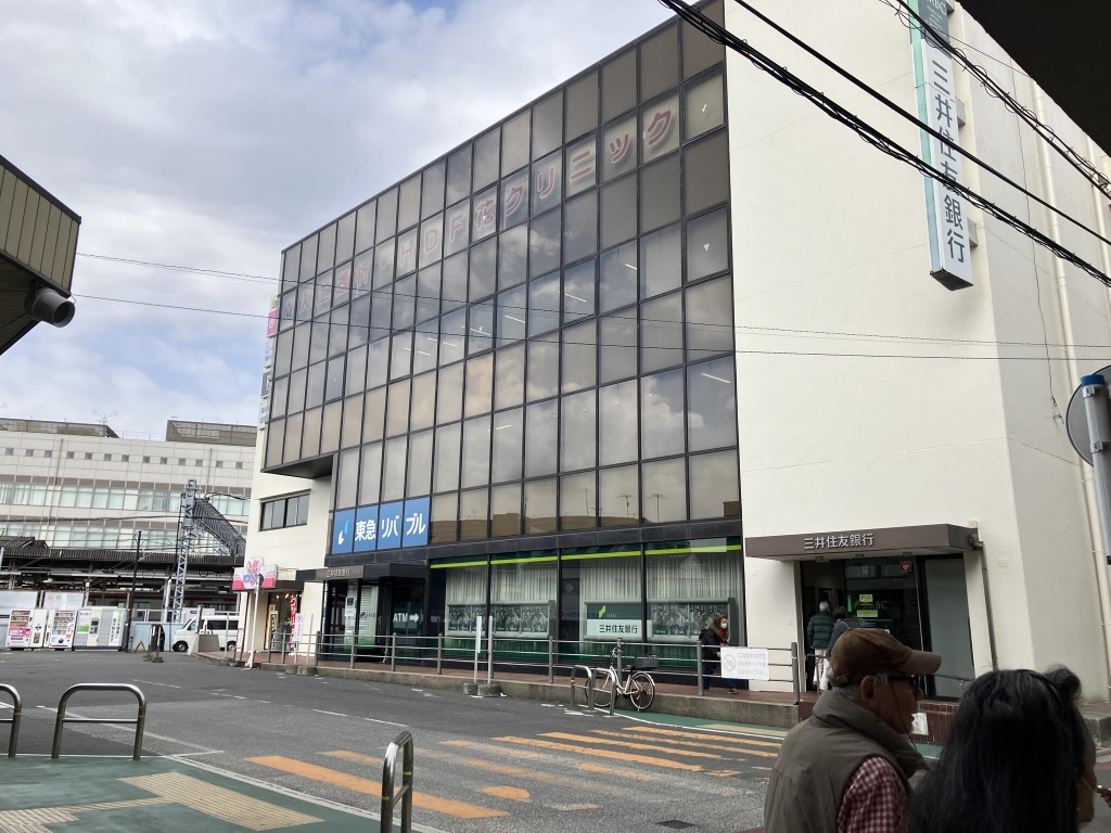 銀行　三井住友銀行金沢文庫支店（銀行）まで207m