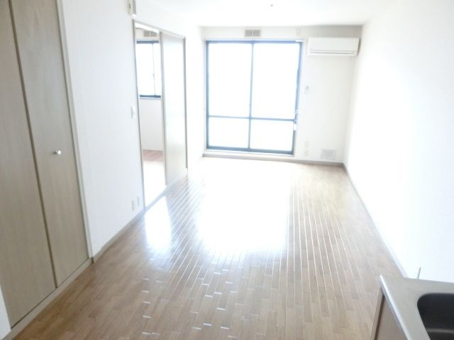 居室・リビング　明るく開放感のあるリビング。