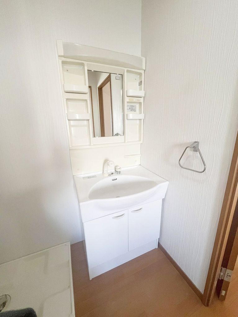 洗面設備　シャンプードレッサーの独立洗面台です。