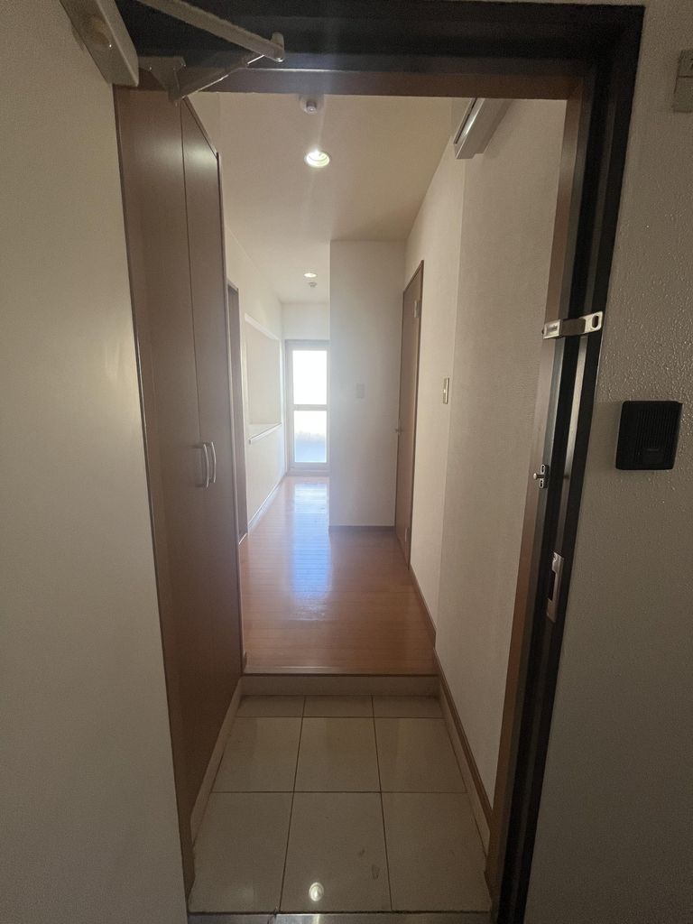 玄関　玄関にシューズボックスがあります。