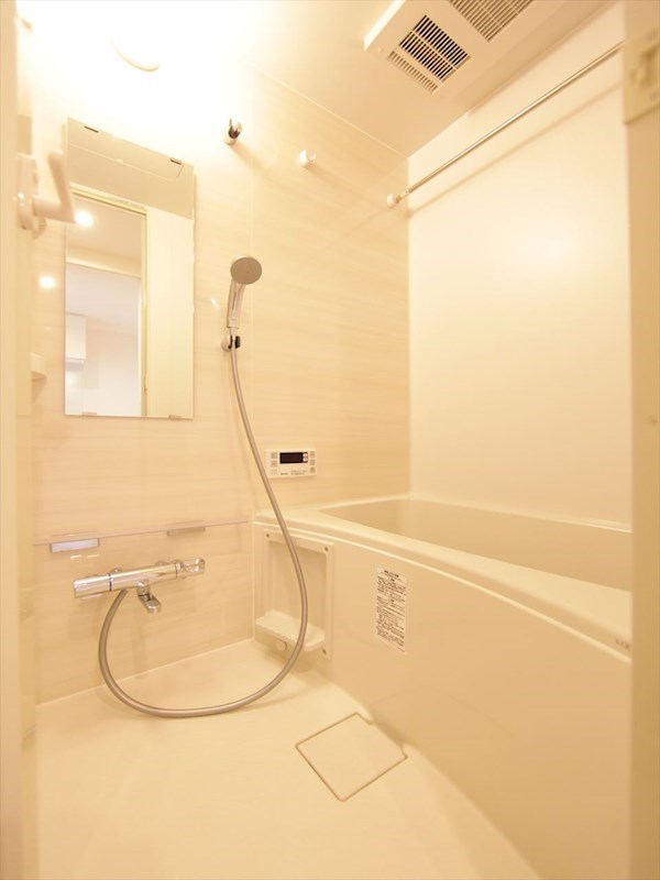 バス・シャワールーム　浴室暖房乾燥機付　追い焚き・オートバス機能付お風呂