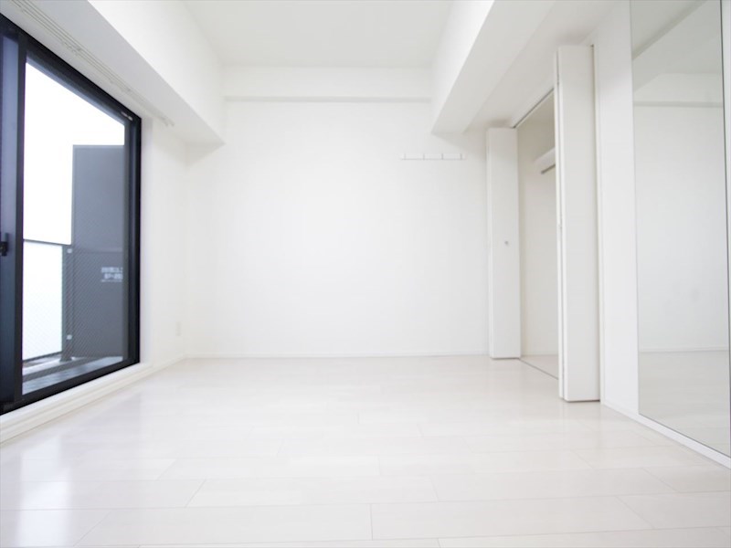 その他部屋・スペース　洋室8.0帖　エアコン付　収納充実　バルコニーに面しています