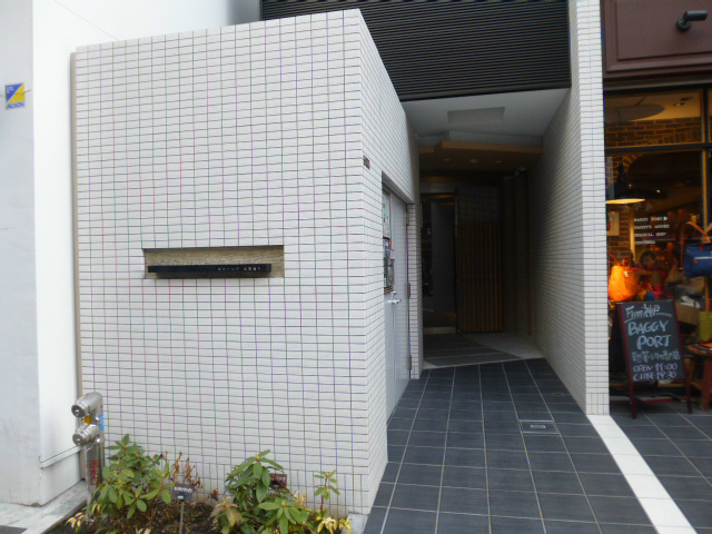 ロビー　銘板